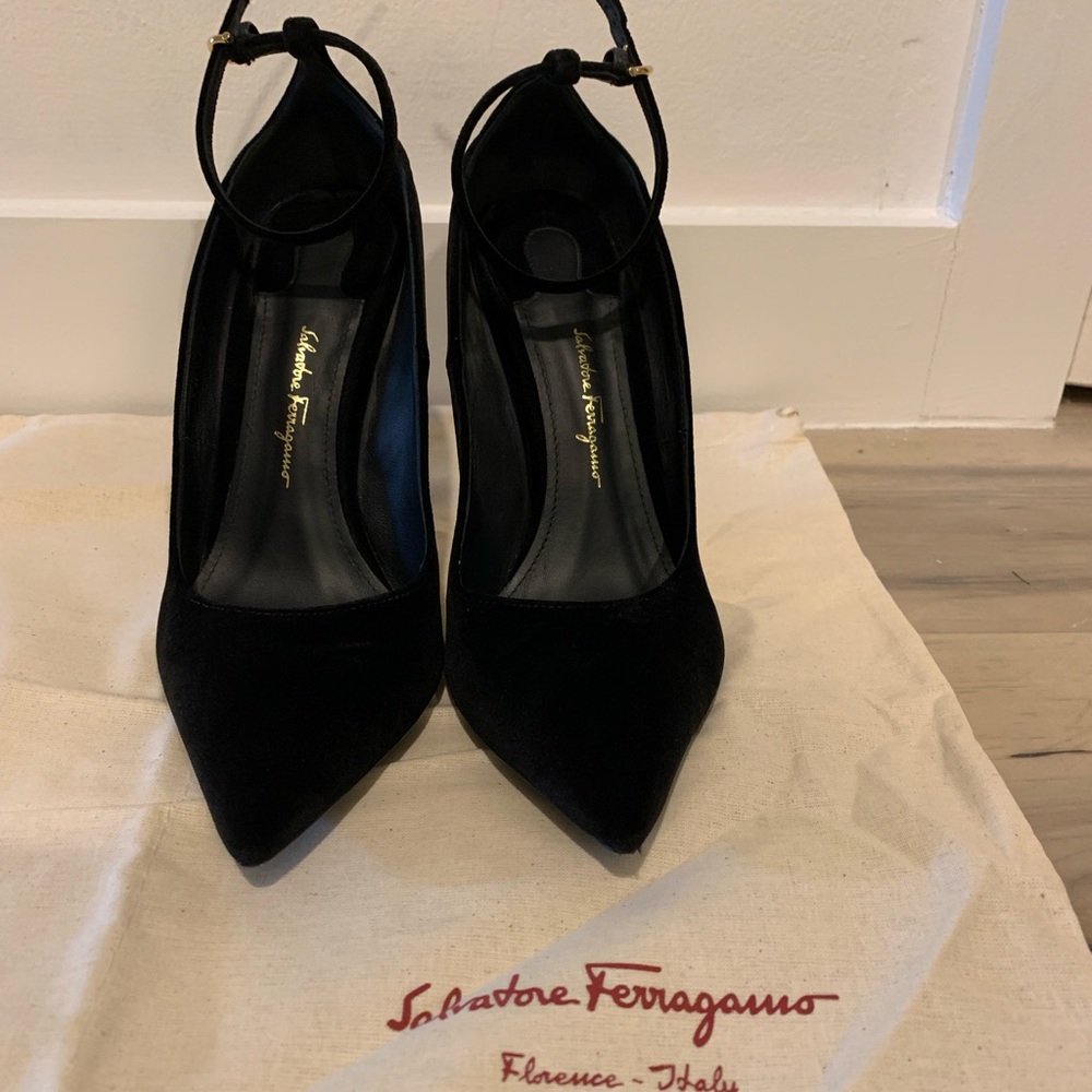 Ferragamo black velvet pumps - Picture 2 of 6